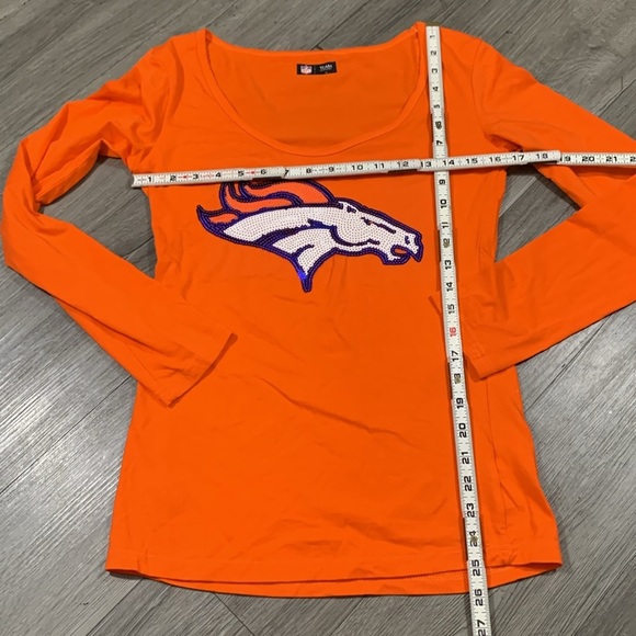 NFL Team Apparel Denver Broncos Sequin Long Sleeve Tee size M - Picture 7 of 9